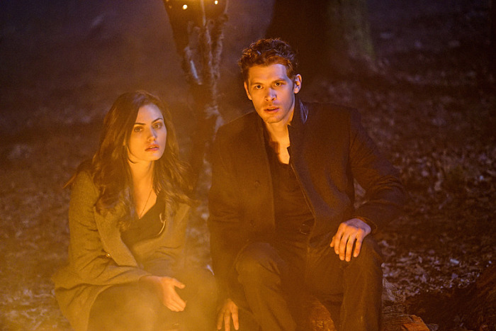 The Originals -- "Alone With Everybody" -- Image Number: OG316b_0362.jpg -- Pictured (L-R): Phoebe Tonkin as Hayley and Joseph Morgan as Klaus -- Photo: Annette Brown/The CW -- ÃÂ© 2016 The CW Network, LLC. All rights reserved.